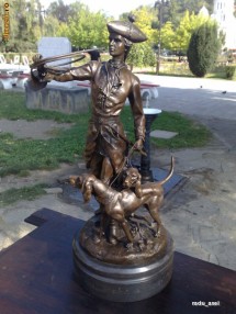 statueta monumentala de bronz,semnata foto