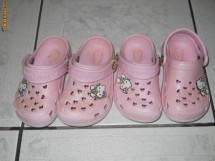 papucei/saboti/sandalute/incaltaminte vara fetite HELLO KITTY UK marimile 24/25 foto