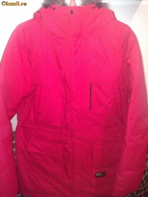 SUPER OFERTA !!!  VAND GEACA DE MUNTE EVEREST MARIMEA 40,IMPERMEABILA ,CU PUF DE GASCA foto