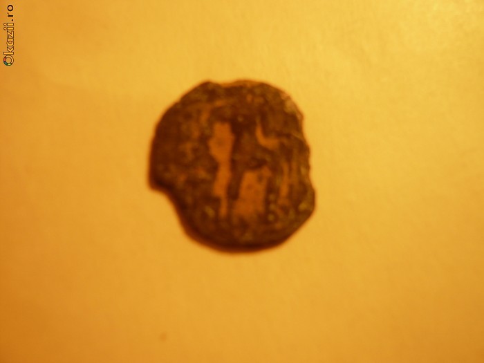 Moneda Romana ,bronz , cal.slaba ,d=1,3cm. foto mare