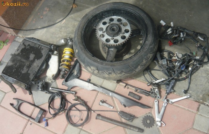 Vand piese Yamaha R6 1999-2002 foto mare