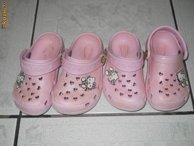 papucei/saboti/sandalute/incaltaminte vara fetite HELLO KITTY UK marimile 24/25 foto mare