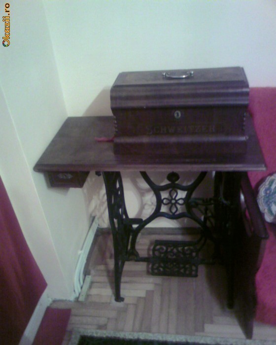 Masina de cusut SCHWEITZER stare buna de functionare An fabricatie 1820 pt colectionari! foto mare