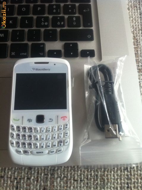 Vand Blackberry 8520 White NOU foto mare