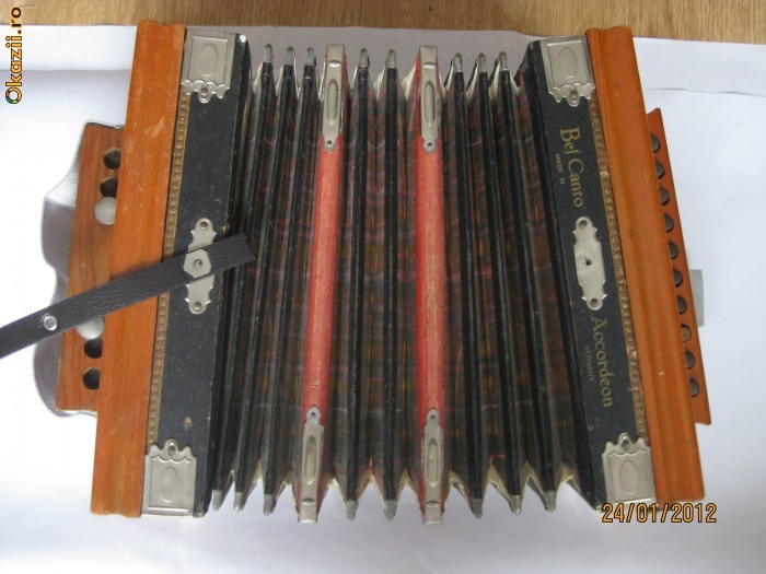 ACORDEON VINTAGE GERMAN BEL CANTO DIN LEMN foto mare
