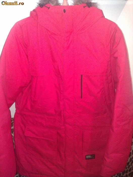 SUPER OFERTA !!!  VAND GEACA DE MUNTE EVEREST MARIMEA 40,IMPERMEABILA ,CU PUF DE GASCA foto mare