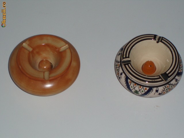 Scrumiere orientale ceramica foto mare