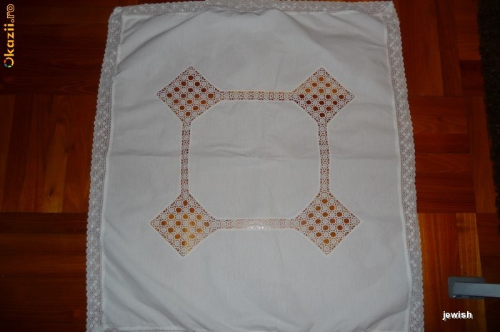 FATA DE MASA ALBA , BRODATA , BRODERIE SPARTA , 85 X 85 CM foto mare