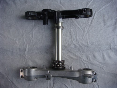 Jug inferior+superior Suzuki GSXR 600 K1 k2 K3 OEM genuine part foto mare